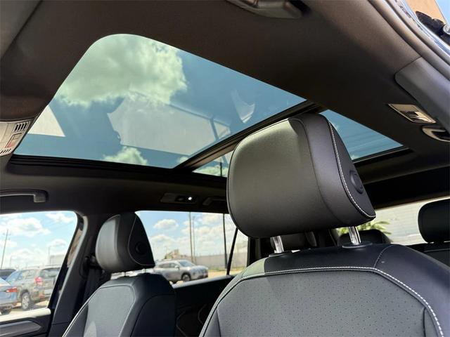 Photo of 2022 Deep Black Pearl Volkswagen Tiguan