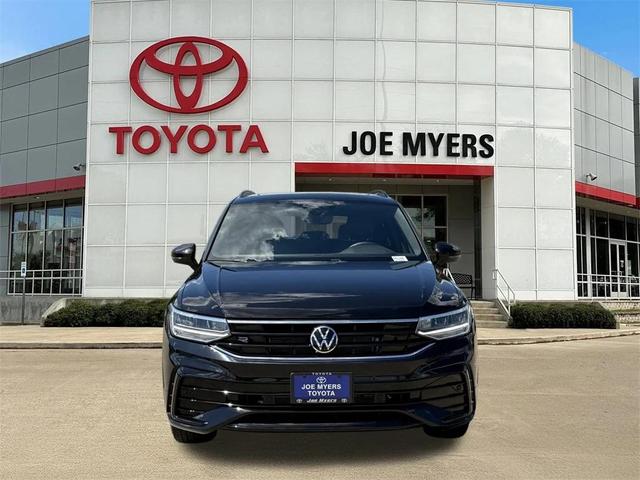 Photo of 2022 Deep Black Pearl Volkswagen Tiguan