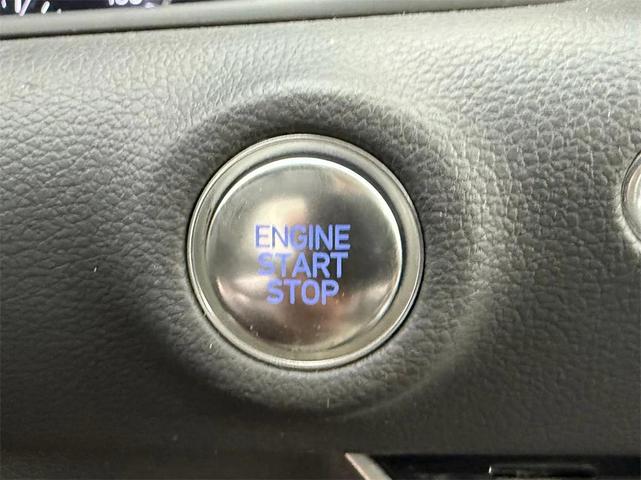 Photo of 2023 White Hyundai SONATA