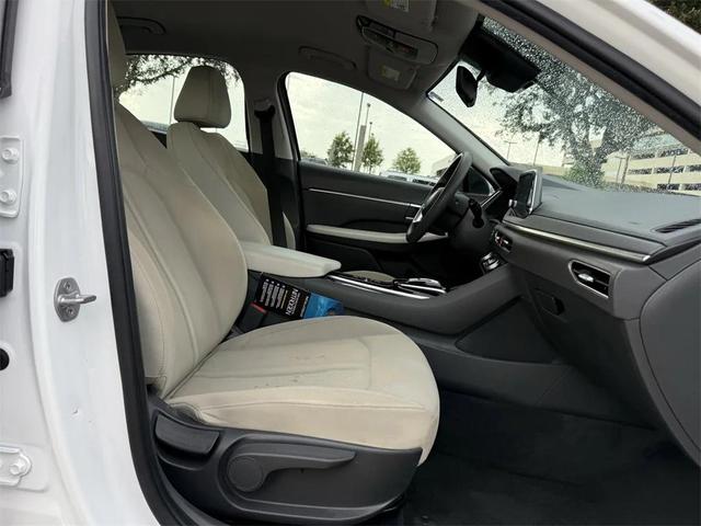 Photo of 2023 White Hyundai SONATA