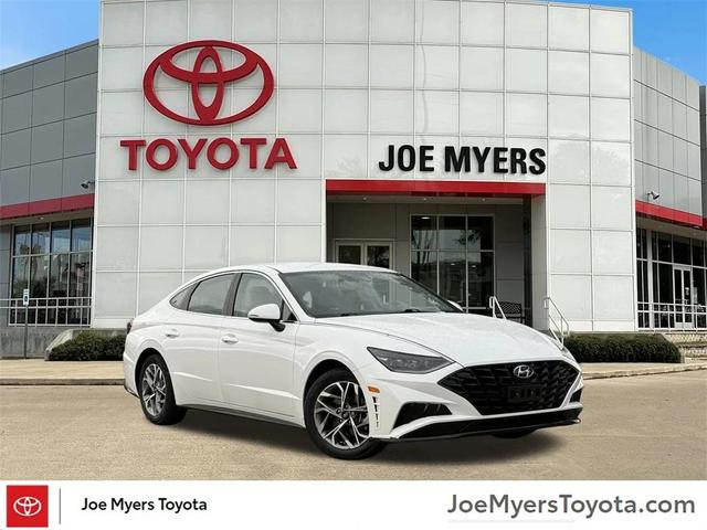 Photo of 2023 White Hyundai SONATA