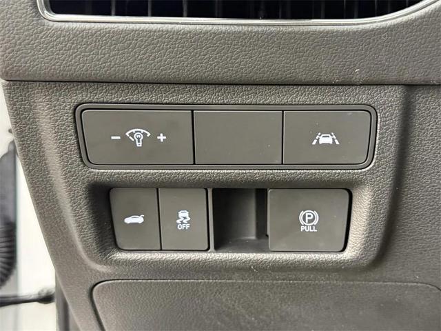 Photo of 2023 White Hyundai SONATA