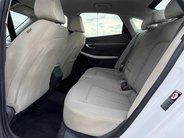 Photo of 2023 White Hyundai SONATA
