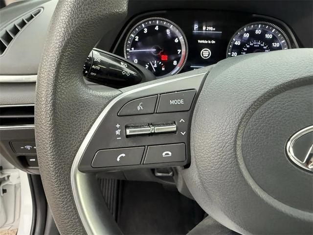 Photo of 2023 White Hyundai SONATA