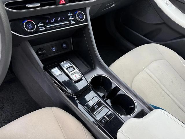 Photo of 2023 White Hyundai SONATA
