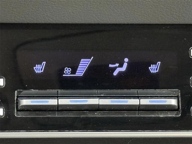 Photo of 2023 White Hyundai SONATA