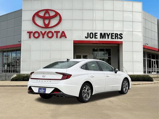 Photo of 2023 White Hyundai SONATA