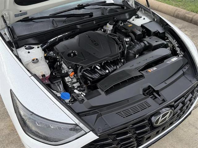 Photo of 2023 White Hyundai SONATA