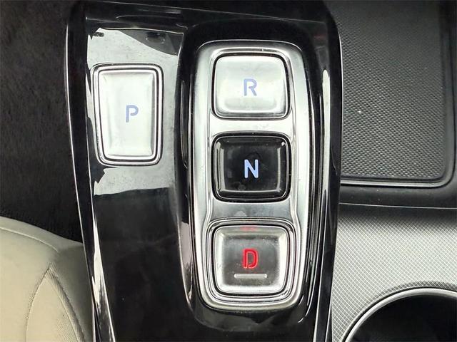 Photo of 2023 White Hyundai SONATA