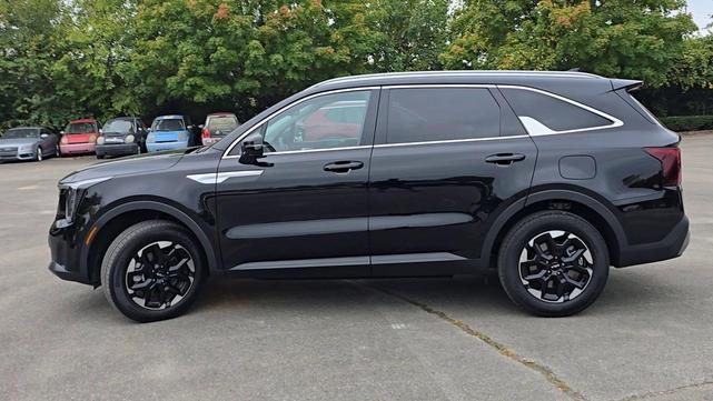 Photo of 2025 Ebony Black Kia Sorento