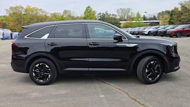 Photo of 2025 Ebony Black Kia Sorento