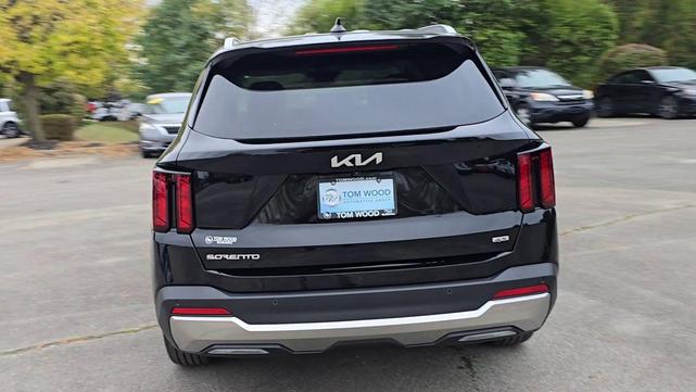 Photo of 2025 Ebony Black Kia Sorento