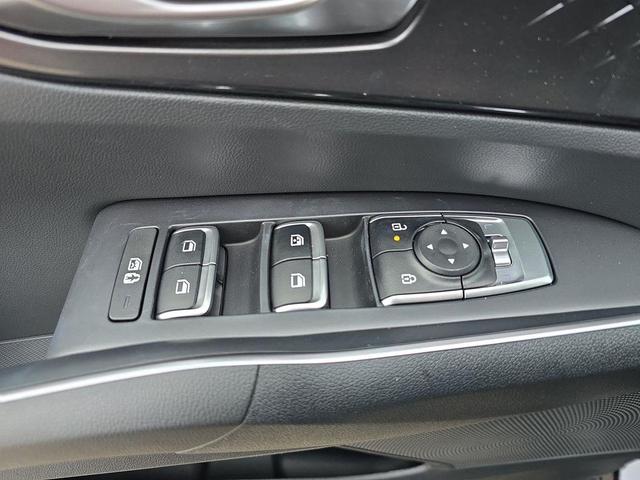 Photo of 2025 Ebony Black Kia Sorento