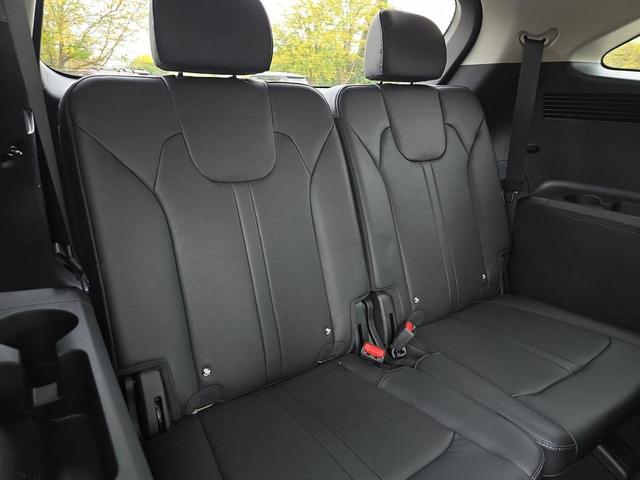 Photo of 2025 Ebony Black Kia Sorento