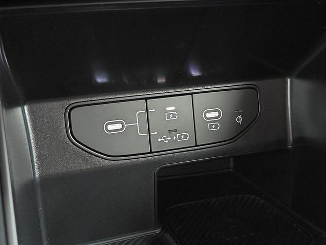 Photo of 2025 Ebony Black Kia Sorento
