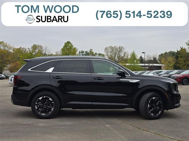 Photo of 2025 Ebony Black Kia Sorento