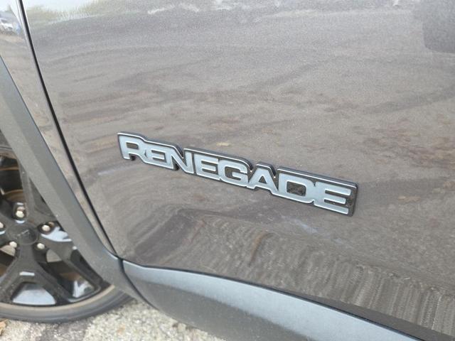Photo of 2018 Granite Crystal Metallic Clearcoat Jeep Renegade