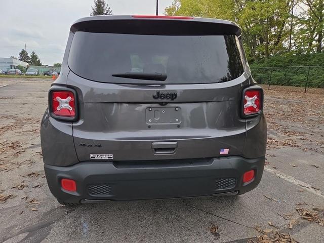 Photo of 2018 Granite Crystal Metallic Clearcoat Jeep Renegade