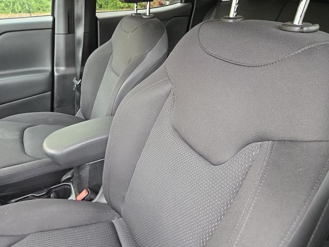 Photo of 2018 Granite Crystal Metallic Clearcoat Jeep Renegade