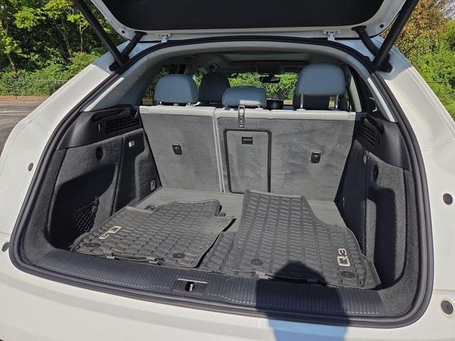 Photo of 2017 White Audi Q3