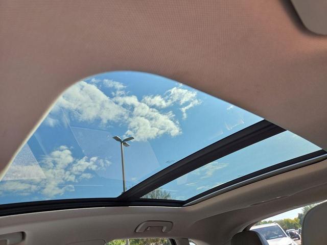 Photo of 2017 White Audi Q3