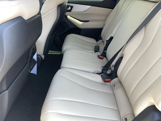 Photo of 2026 Platinum White Pearl Acura MDX
