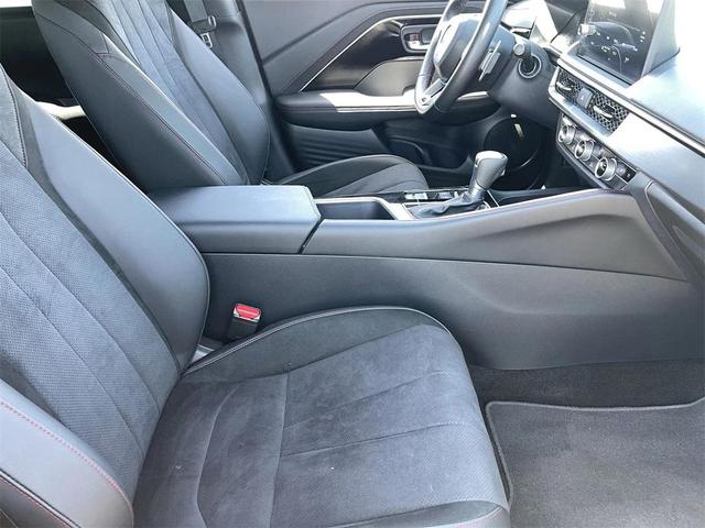Photo of 2025 Platinum White Pearl Acura ADX