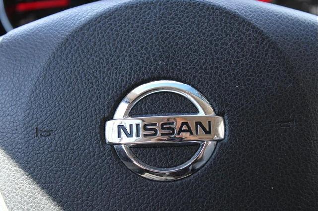 Photo of 2013 Pearl White Nissan Rogue