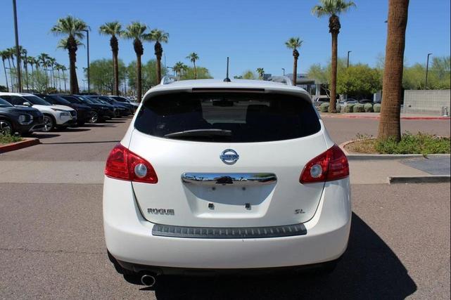Photo of 2013 Pearl White Nissan Rogue