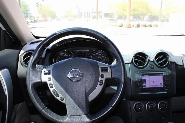 Photo of 2013 Pearl White Nissan Rogue