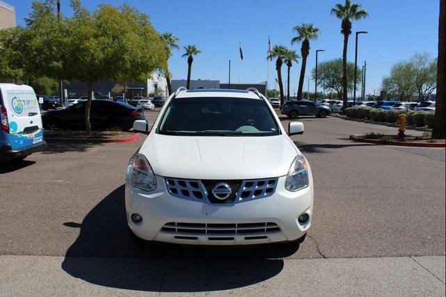 Photo of 2013 Pearl White Nissan Rogue