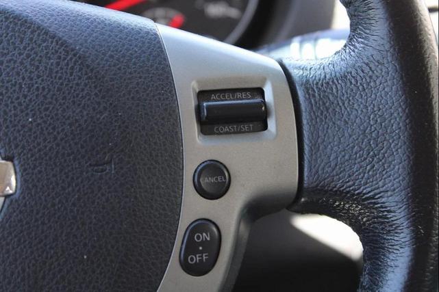 Photo of 2013 Pearl White Nissan Rogue