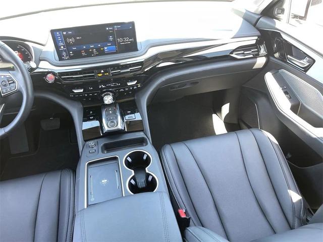 Photo of 2025 Platinum White Pearl Acura MDX