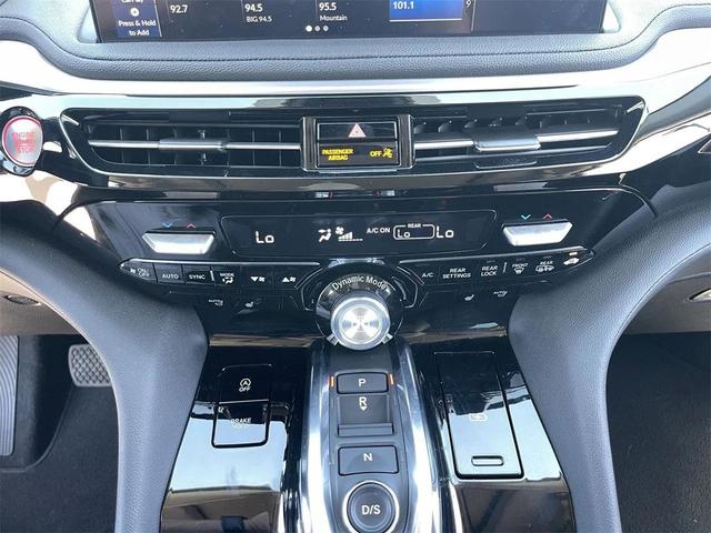 Photo of 2025 Platinum White Pearl Acura MDX