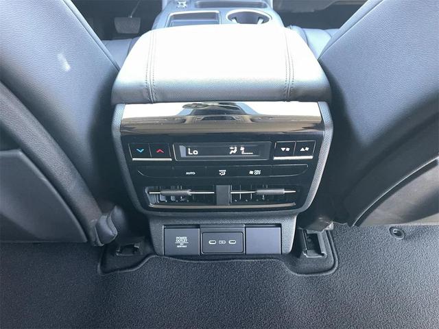 Photo of 2025 Platinum White Pearl Acura MDX