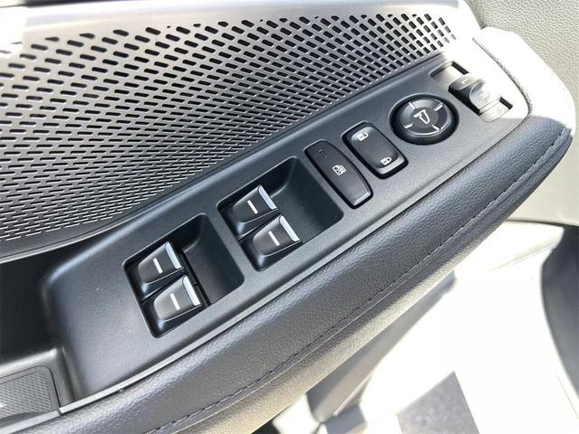Photo of 2025 Platinum White Pearl Acura MDX