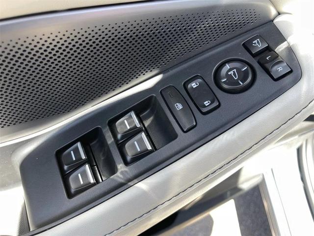 Photo of 2026 Urban Gray Pearl Acura MDX