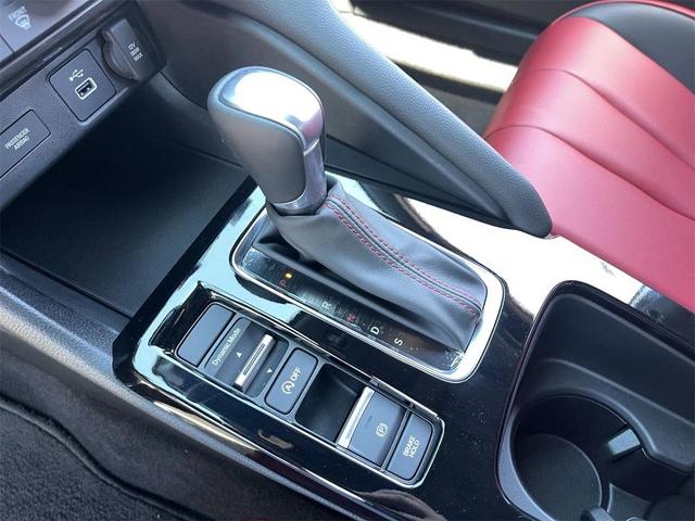 Photo of 2025 Platinum White Pearl Acura Integra