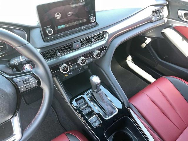 Photo of 2025 Platinum White Pearl Acura Integra
