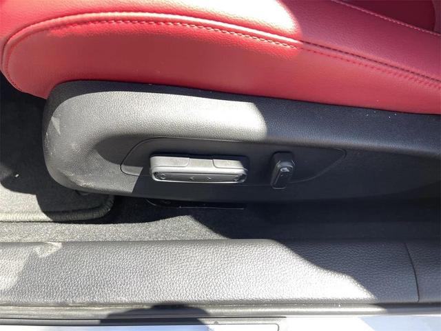 Photo of 2025 Platinum White Pearl Acura Integra