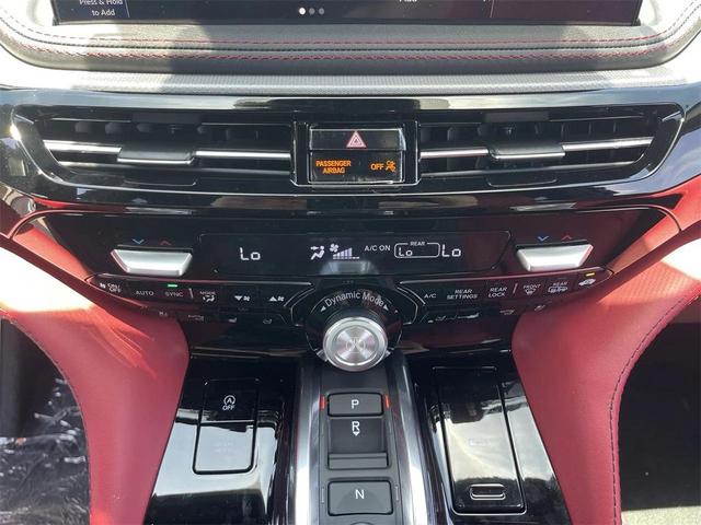 Photo of 2025 Platinum White Pearl Acura MDX