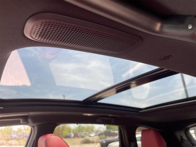 Photo of 2025 Platinum White Pearl Acura MDX