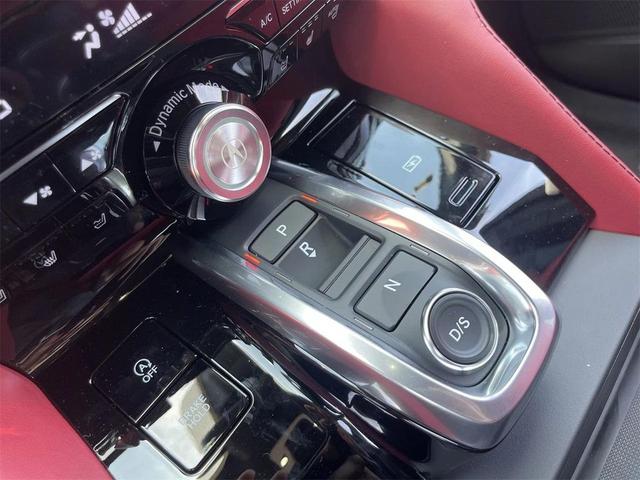 Photo of 2025 Platinum White Pearl Acura MDX