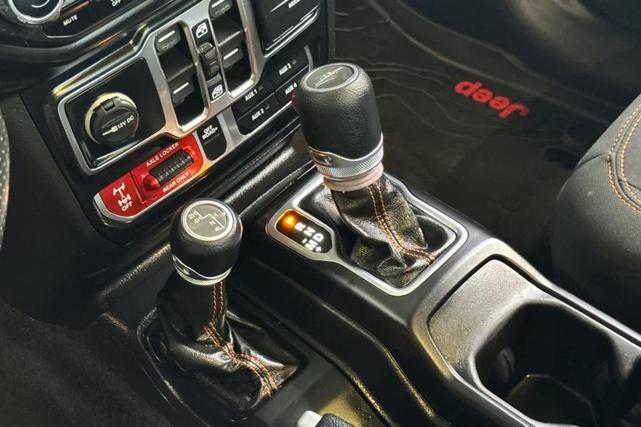 Photo of 2021 Black Clearcoat Jeep Gladiator