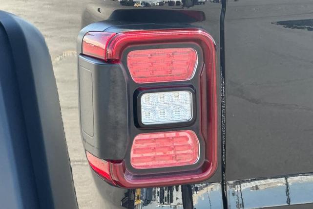 Photo of 2021 Black Clearcoat Jeep Gladiator