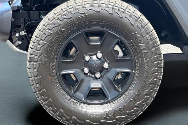 Photo of 2021 Black Clearcoat Jeep Gladiator