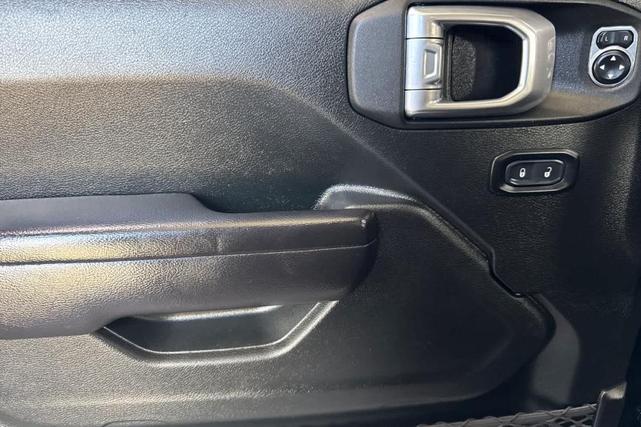 Photo of 2021 Black Clearcoat Jeep Gladiator