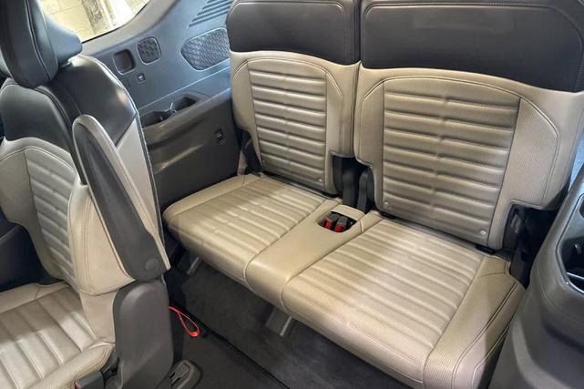 Photo of 2024 Ivory Silver Kia EV9