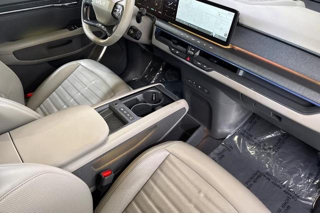 Photo of 2024 Ivory Silver Kia EV9