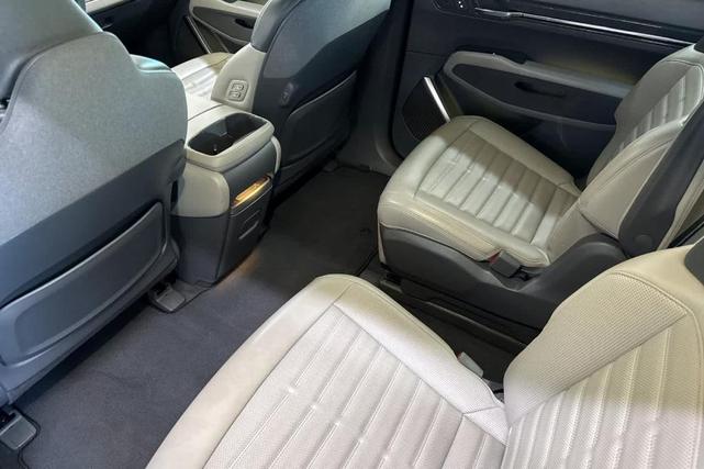 Photo of 2024 Ivory Silver Kia EV9